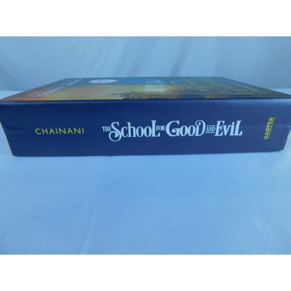 The School for Good and Evil Soman Chainani Fantasy Hardcover Netflix Edition - Picture 3 of 6